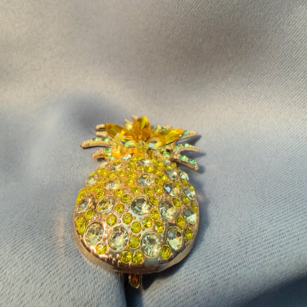 Pineapple Brooch Rhinestone Statement Pin Gold Tone 2.5" - Picture 4 of 5